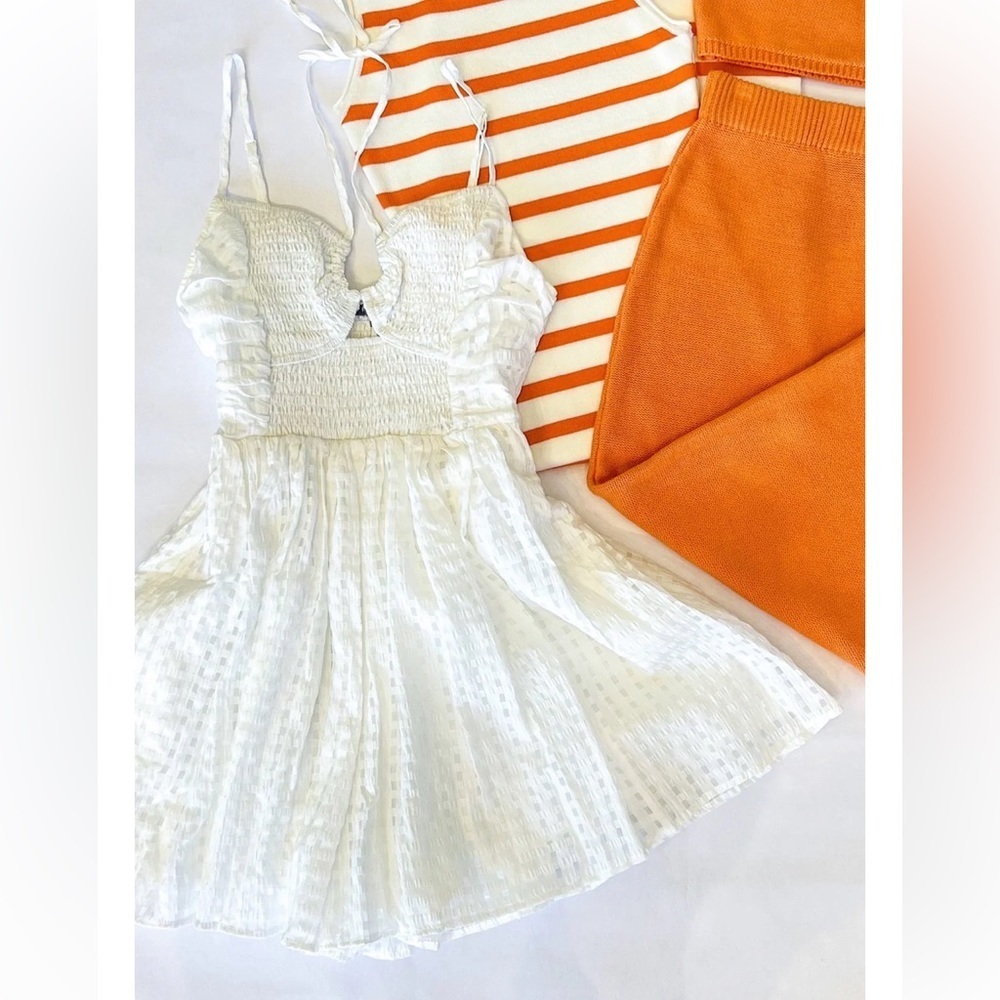 NWT Papermoon Freua Tie Front Smocked Romper Size Large